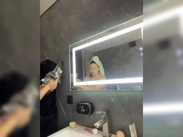 Offline Potifays on BongaCams