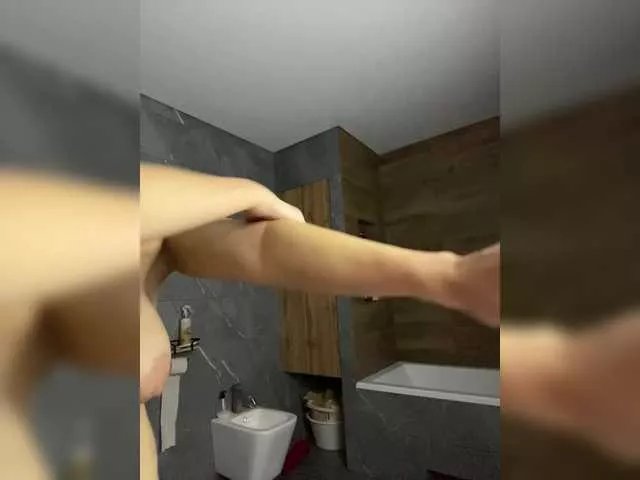 Offline Potifays on BongaCams