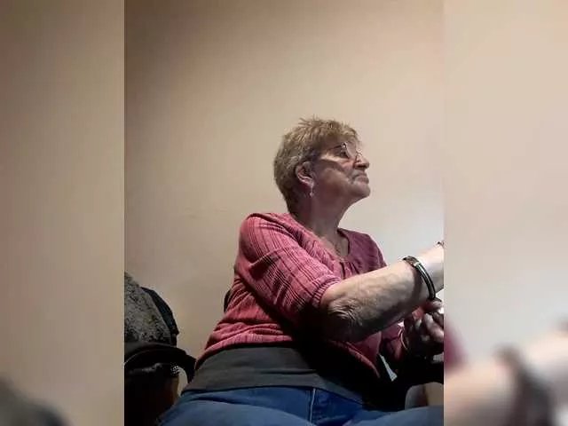 Offline Reife-dame on BongaCams