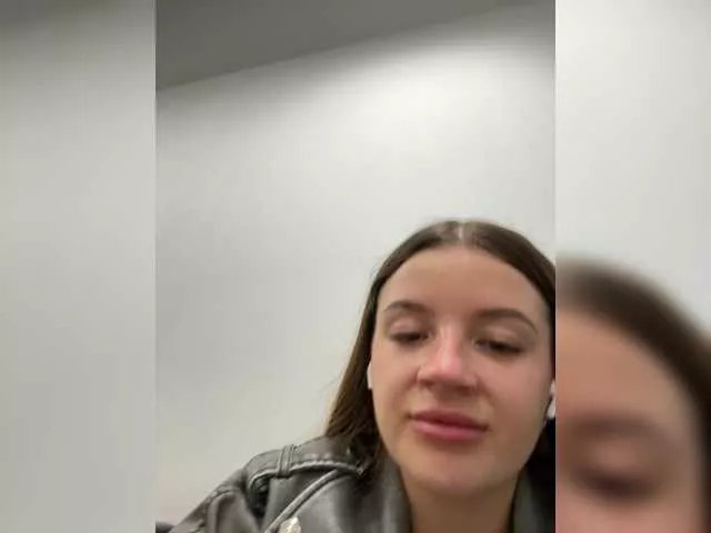 Freechat RosalineLov on BongaCams