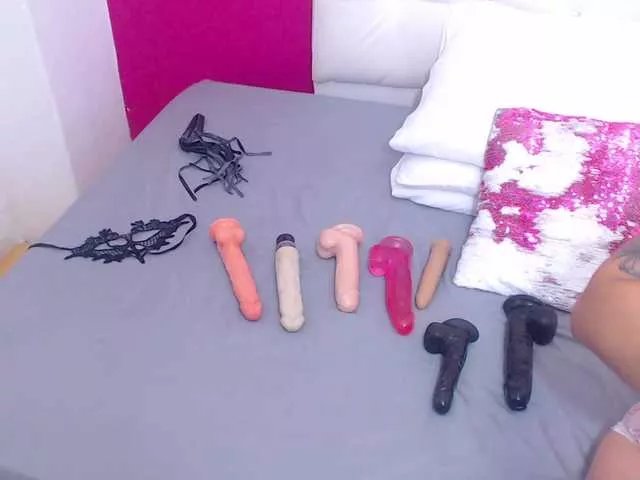 Freechat tiny-whore on BongaCams