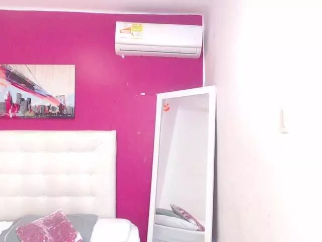 Freechat tiny-whore on BongaCams