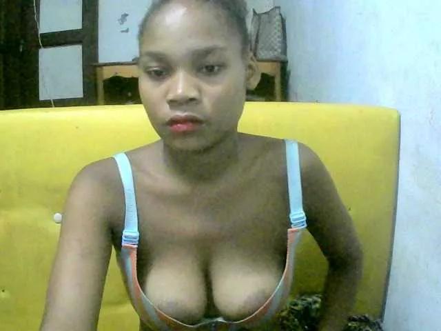yasmine5001 on BongaCams 