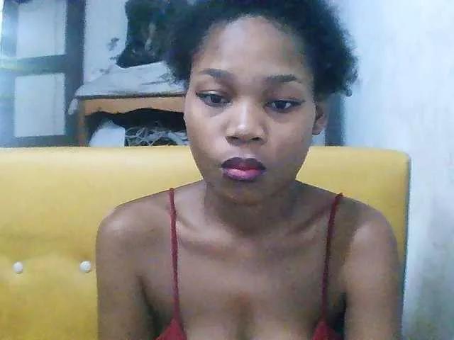 yasmine5001 on BongaCams 