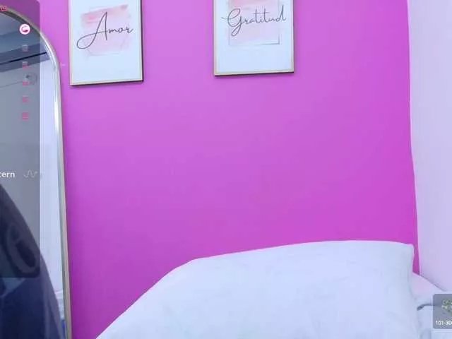 Freechat yourcuteneighbourr on BongaCams