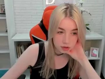 Away _emiliaa_ on Chaturbate