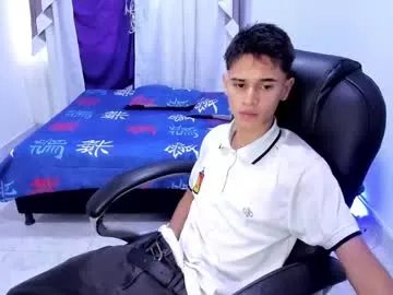 Freechat aron_boyy on Chaturbate