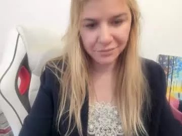 Freechat artsyandcraftsy_ on Chaturbate