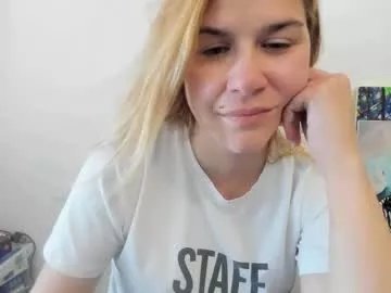 Freechat artsyandcraftsy_ on Chaturbate