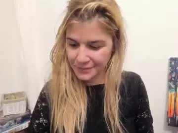 Freechat artsyandcraftsy_ on Chaturbate