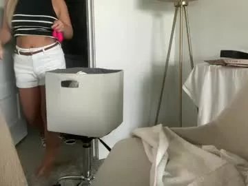 Freechat blondieslutt on Chaturbate