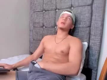 Freechat bull_horny on Chaturbate