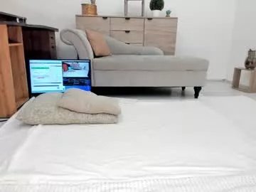 Freechat classy_medeeea on Chaturbate