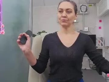 ellamilf on Chaturbate 