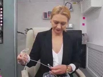 ellamilf on Chaturbate 