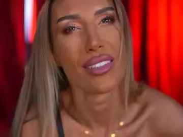 Freechat evelyn_evyy on Chaturbate