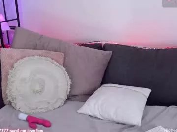 Freechat honeycarrol on Chaturbate