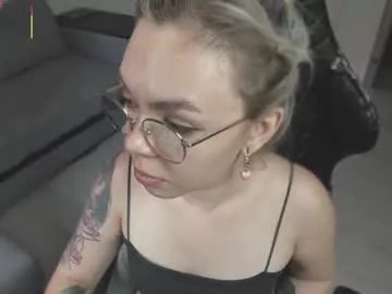 Freechat hot_babayaga on Chaturbate