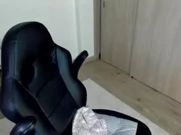 Freechat july_correa on Chaturbate