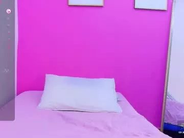 Freechat littleebonymommy on Chaturbate