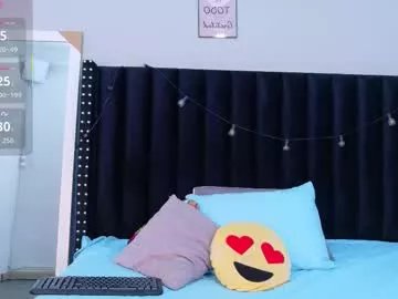 Freechat littleebonymommy on Chaturbate