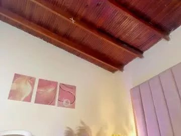 Freechat milan_ebony on Chaturbate