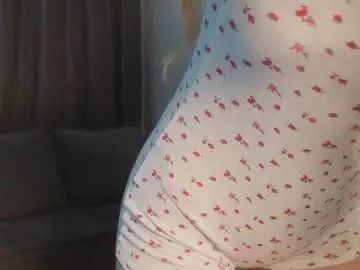 Freechat naive_love on Chaturbate