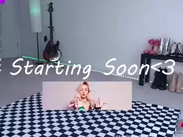 Freechat petitebrat on Chaturbate