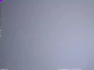 Freechat petitebrat on Chaturbate