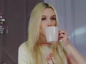 Freechat saramist on Chaturbate