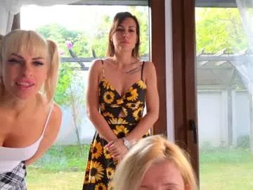 Freechat tunderose on Chaturbate