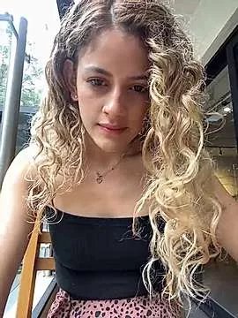 Freechat alana15 on StripChat