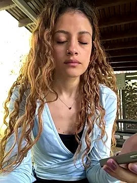 Freechat alana15 on StripChat