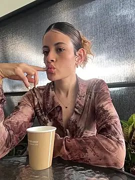 Freechat alana15 on StripChat