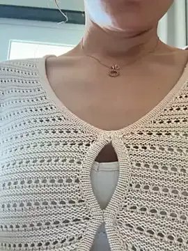 Freechat alana15 on StripChat