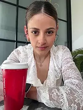 Freechat alana15 on StripChat