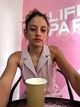 Freechat alana15 on StripChat