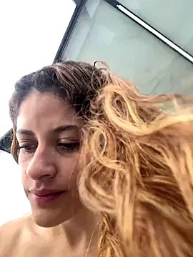 Freechat alana15 on StripChat