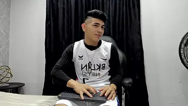 Freechat andrew_rose_ on StripChat