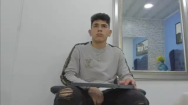 Freechat andrew_rose_ on StripChat