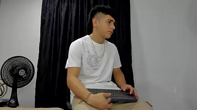 Freechat andrew_rose_ on StripChat