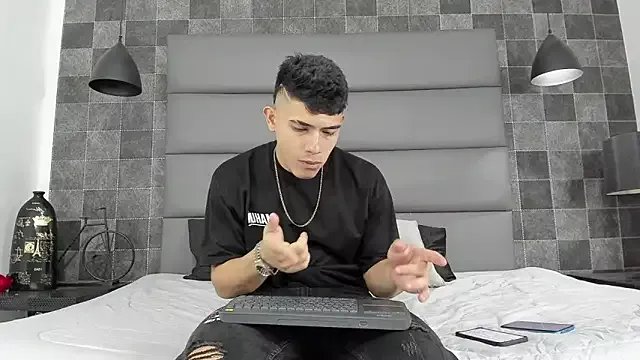 Freechat andrew_rose_ on StripChat