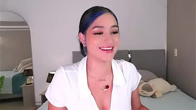 AnnyHizzle on StripChat 