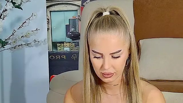 Freechat AubrieleRouj1 on StripChat