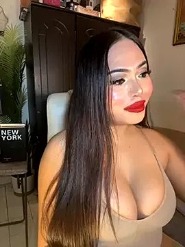 Freechat BigDominaMia on StripChat