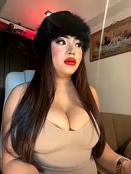 Freechat BigDominaMia on StripChat