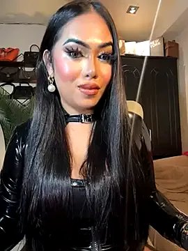 Freechat BigDominaMia on StripChat