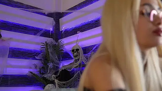 Freechat blondie_muller on StripChat