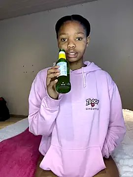 Freechat BondiBitch on StripChat