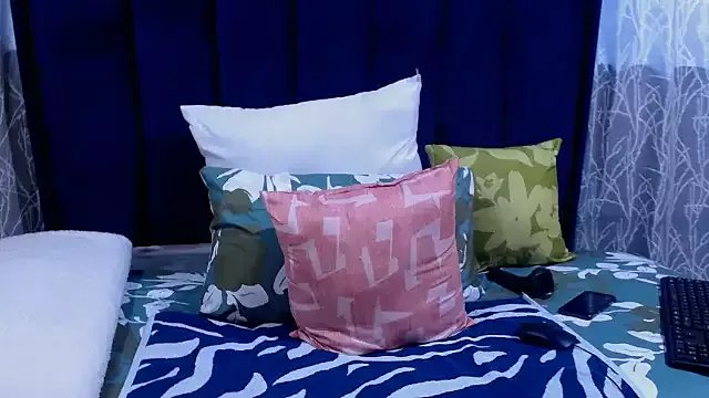 Freechat BondiBitch on StripChat